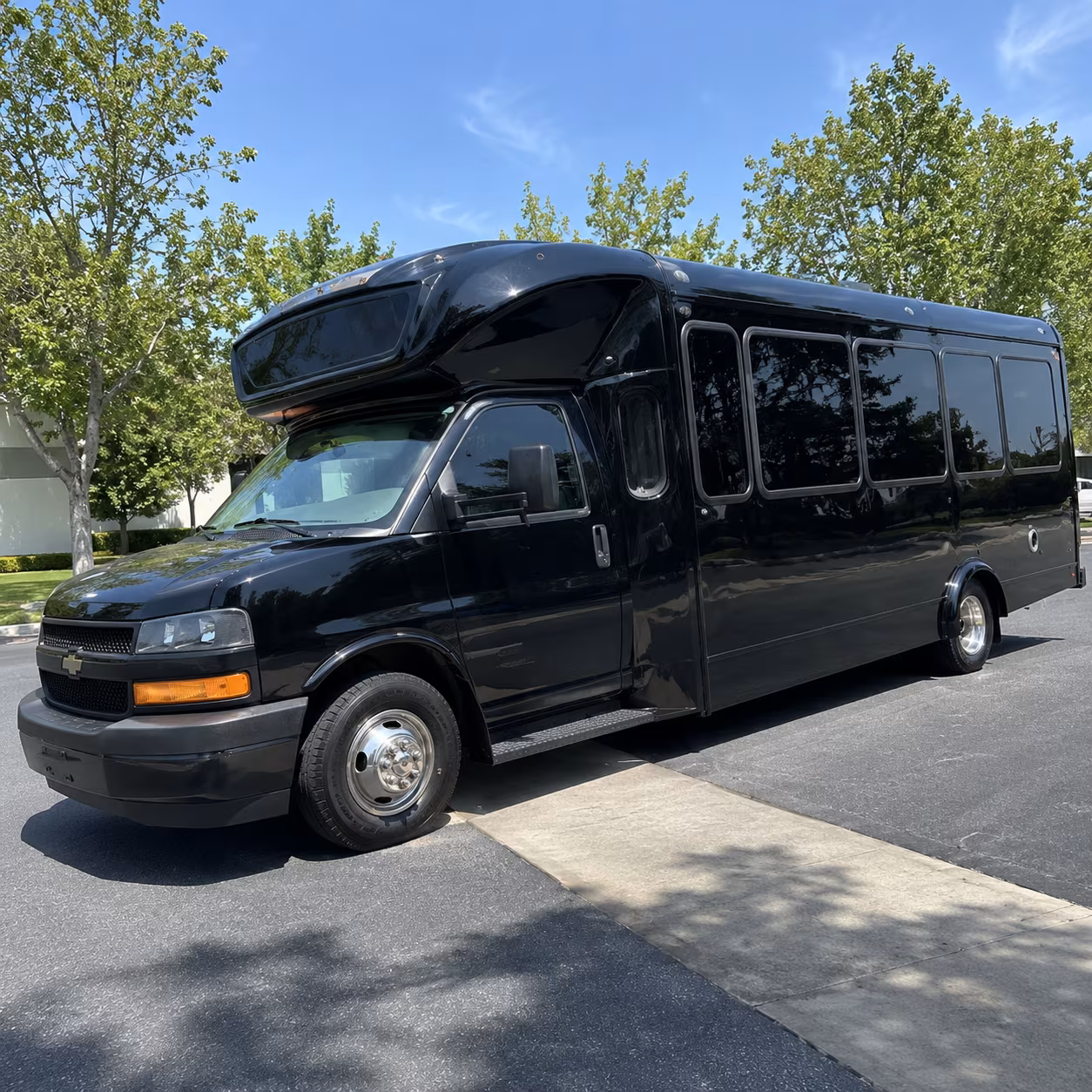 cleveland heights 15 passenger party bus