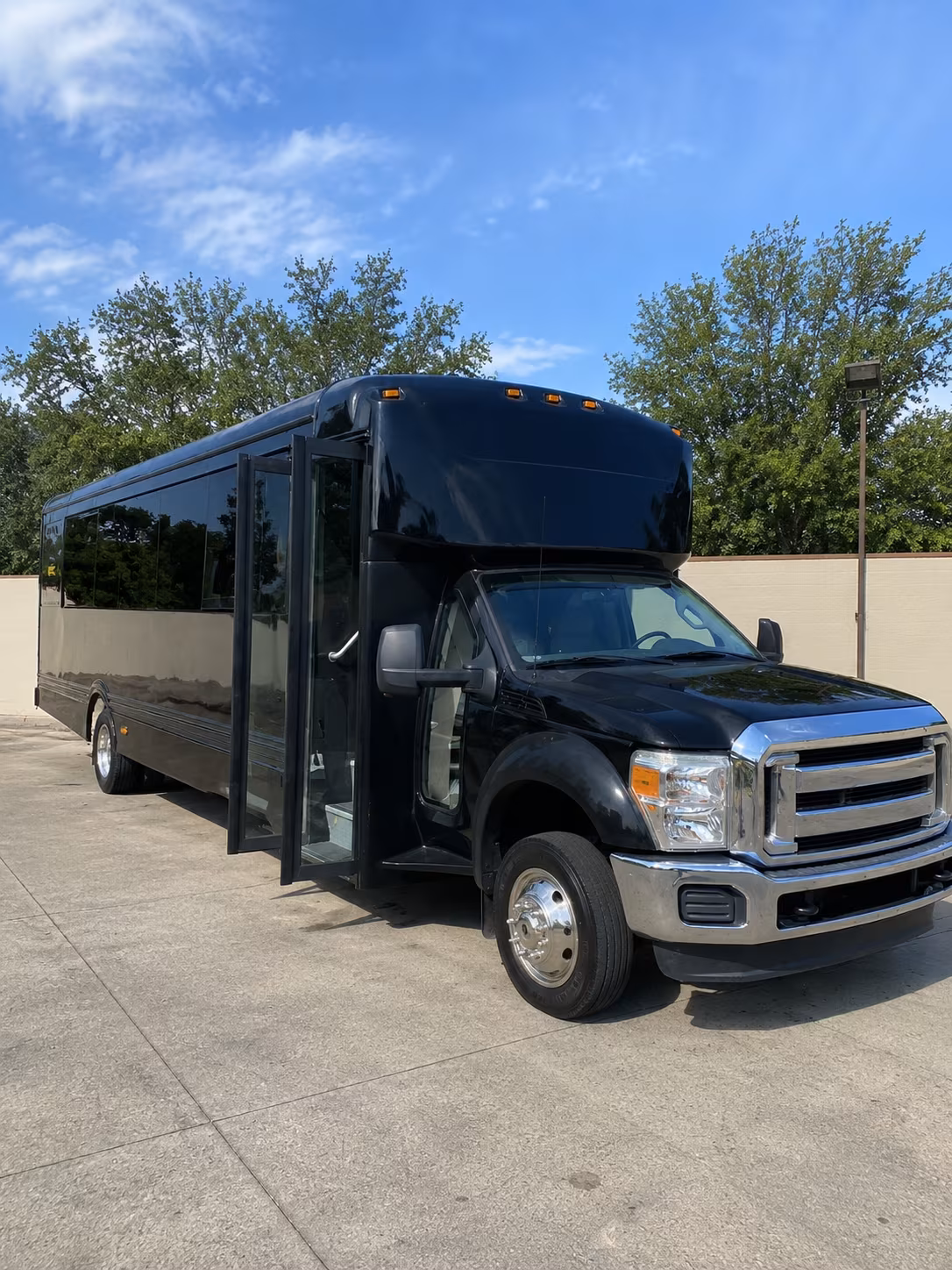 cleveland heights 20 passenger party bus